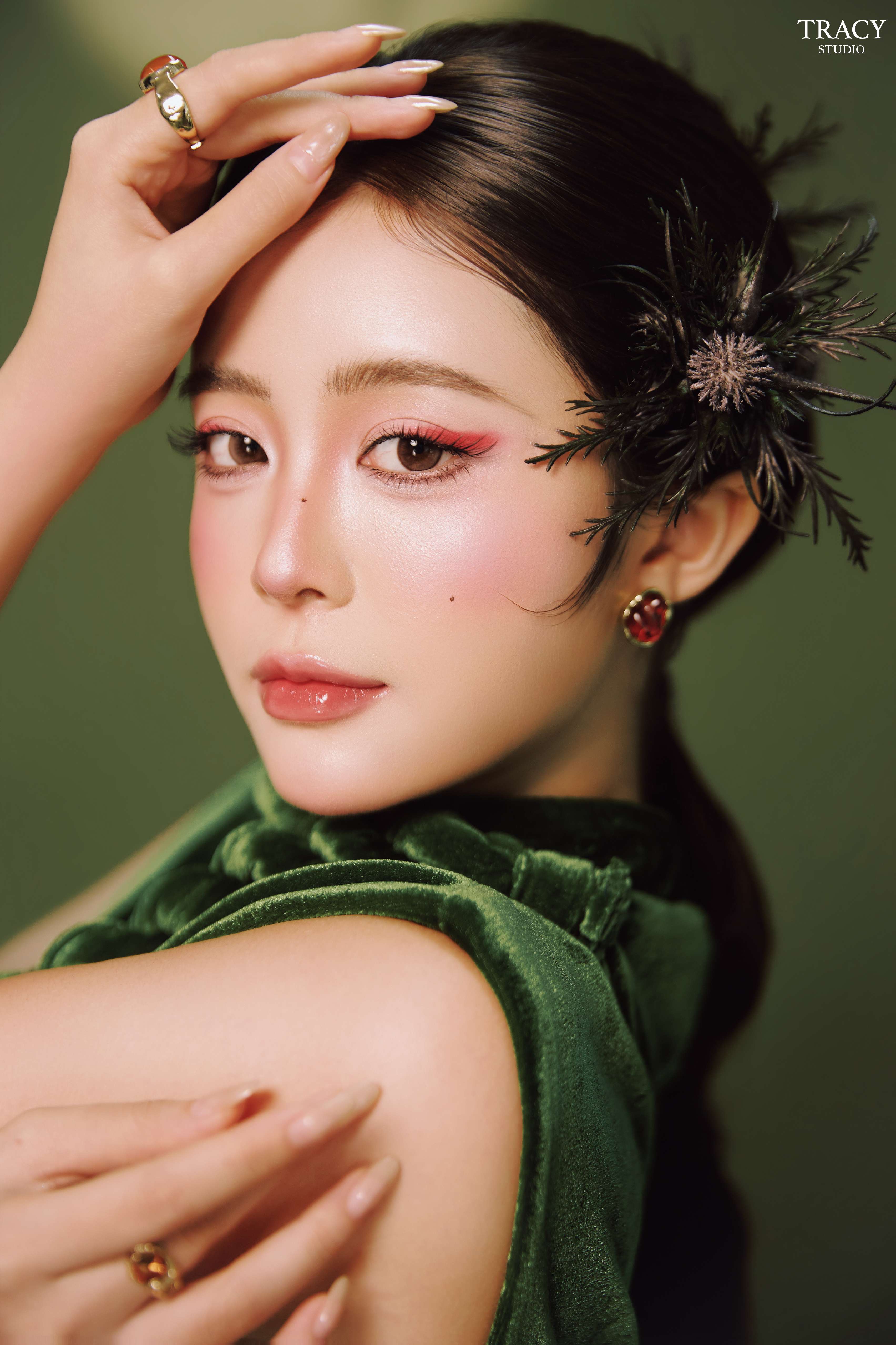 frontend/img/gallery/anh-tet-yem-ao-dai/tracy-studio-chup-concept-trung-thu-thanh-truc (4).jpg